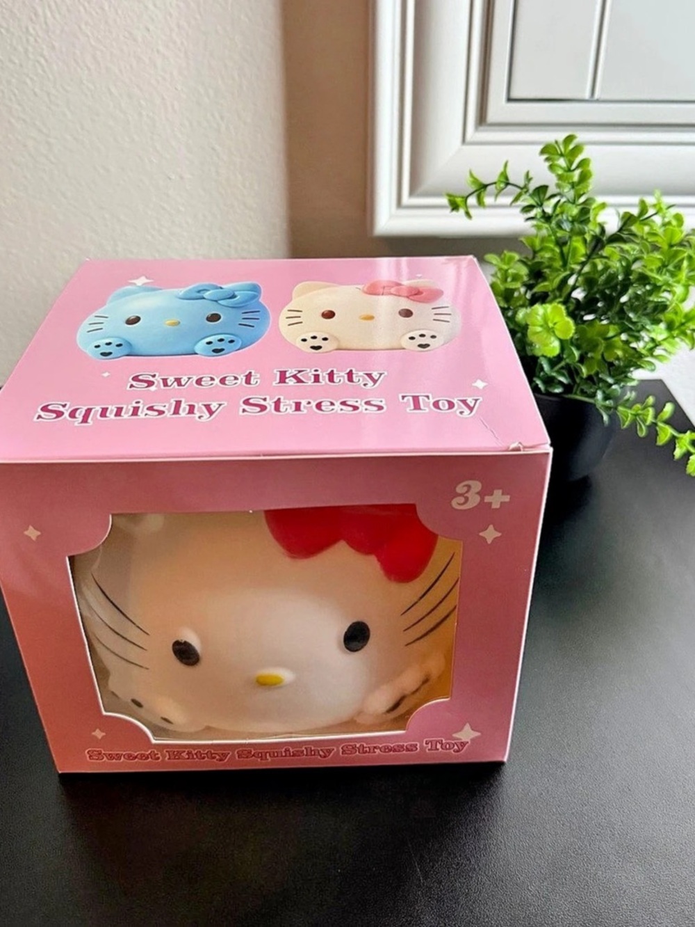 Hello Kitty Squishy Large - Picture 2 of 2